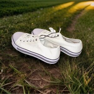 EpicStep Sneakers Womens 11 Canvas White Cap Toe Low Top Athletic Shoes Casual